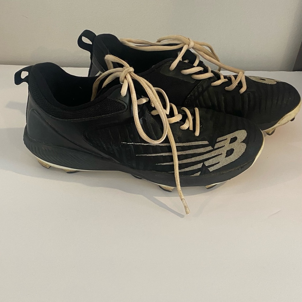 Baseball Cleats New Balance Black and White Men's 7.5  size 7 1/2 Athletic Shoes